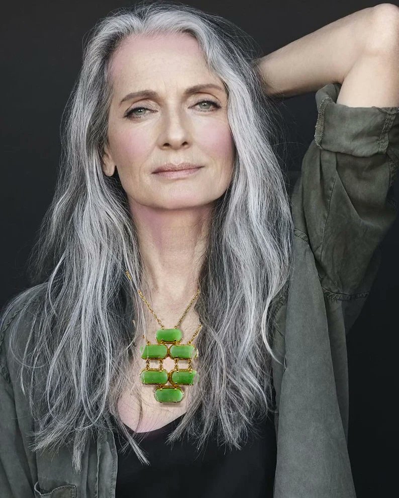 renaissancefai's tweet photo. https://t.co/6ea5i4GBh9
#necklace #vintage #glass #molded #doublestrand #green #JudithMcCann #designer #signed #goldtone #goldplate #ropechain #cabochons #large #statement #designer #signed #thick https://t.co/vEt2LMQdxR
