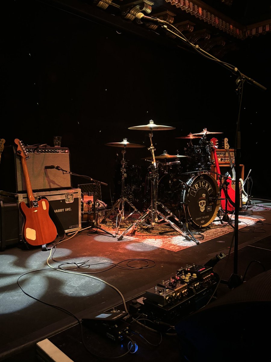 Lollyphoenix's tweet photo. Woo hoo! Made it - and 5 mins before doors opening. 😅 so glad for the doors getting pushed back a bit @TheTrickyMC https://t.co/OsHOtlB5oG