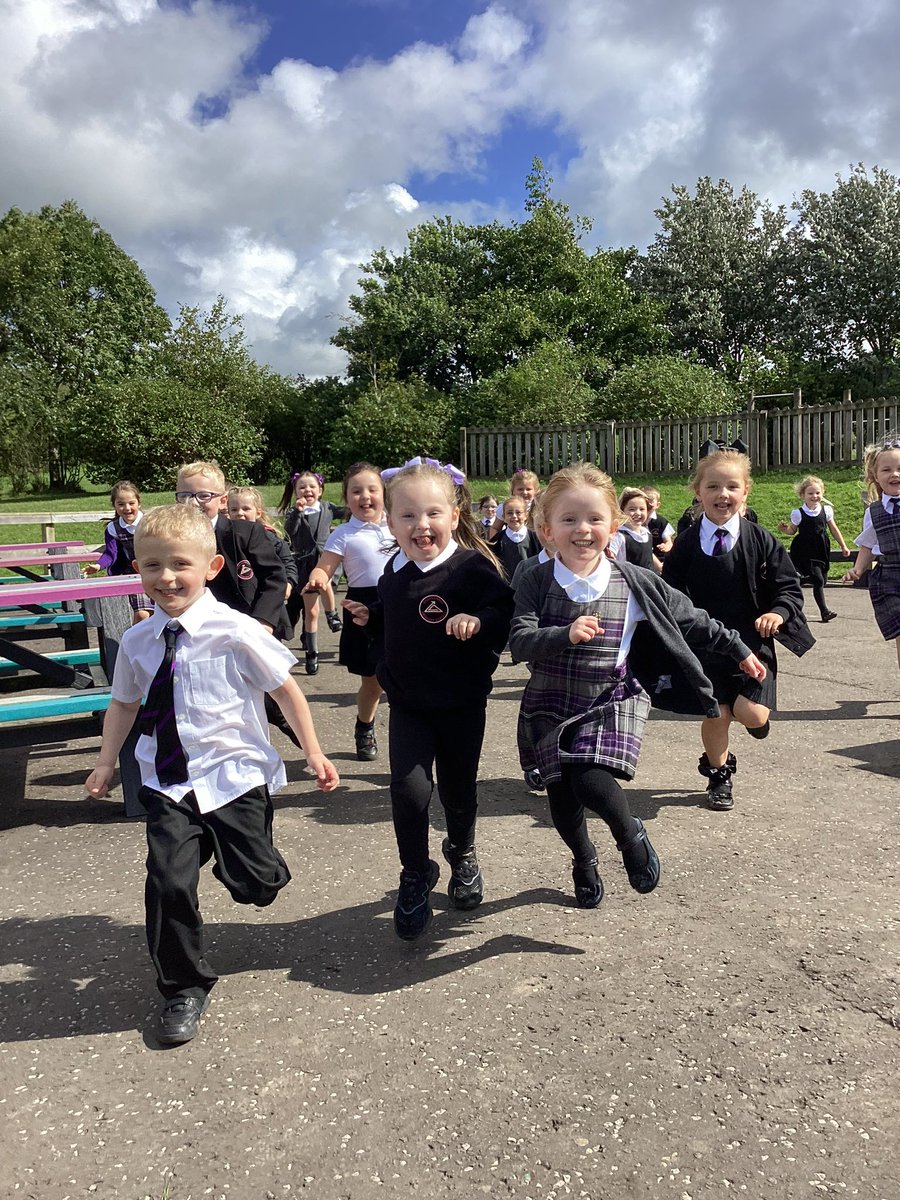 chapelhallPS's tweet image. Primary 1 had the BEST time outdoors at lunch today! 🌈 From playing games to laughing non-stop, they made the most of every minute! Such a happy bunch! 💜🖤💜 #P1Fun #OutdoorAdventures