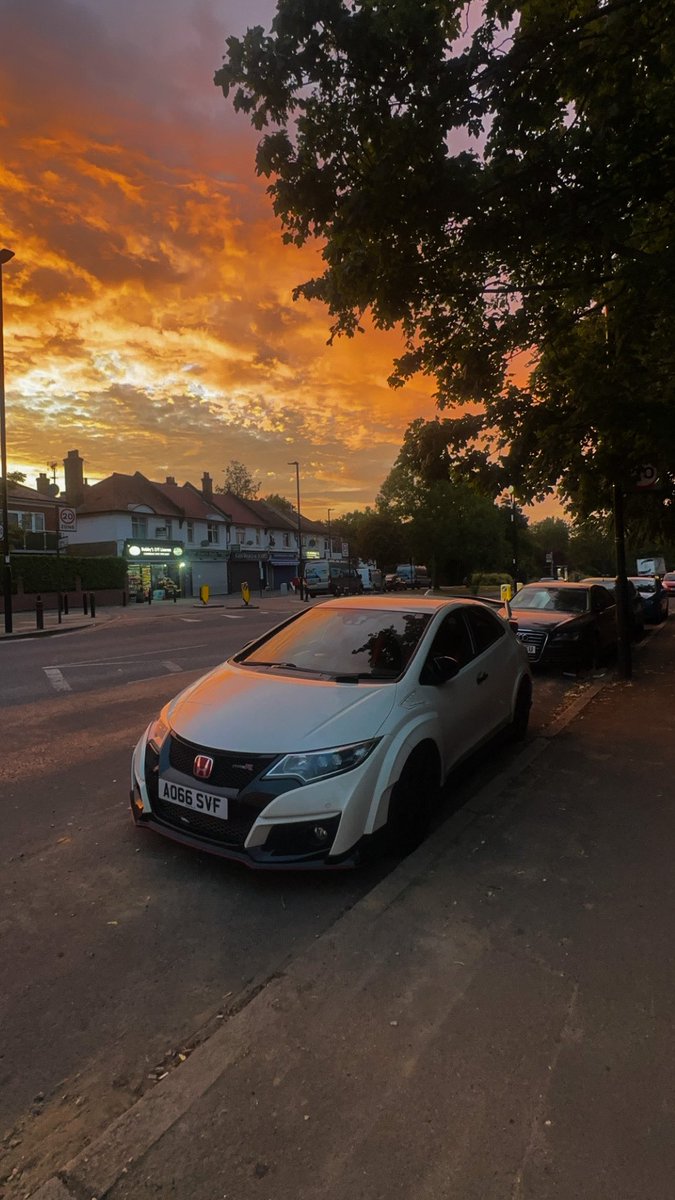 nitin_suriacant's tweet photo. Sunsets 🌅 #Honda #FK2R https://t.co/wMnlEXYt69