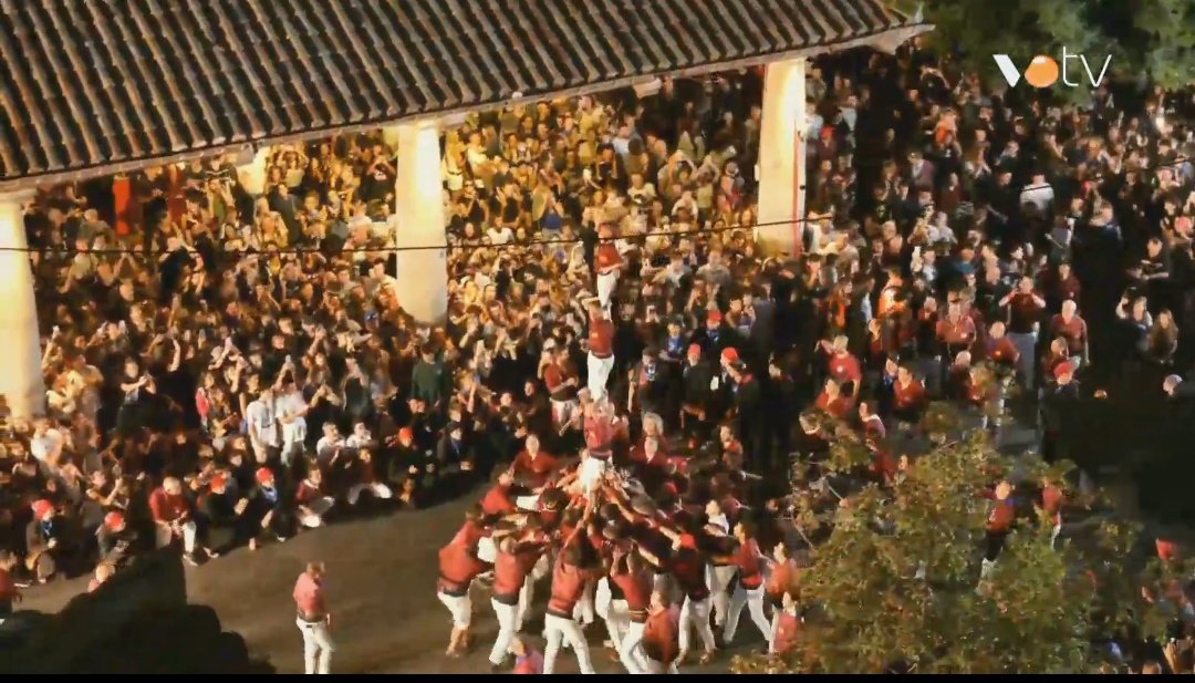 DIRECTE 🔴 Continuem en directe a la cerimònia del pregó de festa major de <a href="/Blancsiblaus/">Blancsiblaus</a>

🦅 Amb imatges aèries del drone de VOTV #fmbib