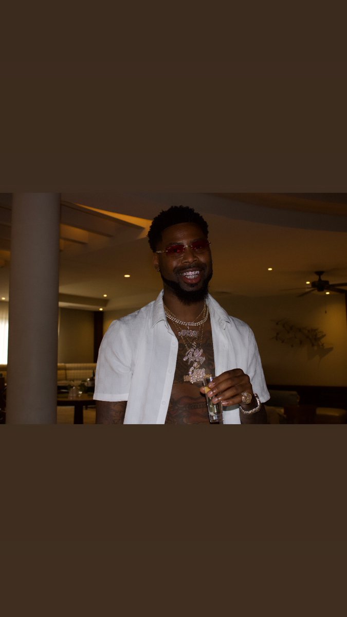 Ap_Moneyboy's tweet photo. Life update 🤞🏽🧊 oh yea hardest c8 in the city #Dallas #c8 #Patron https://t.co/0qdoIQz3GL