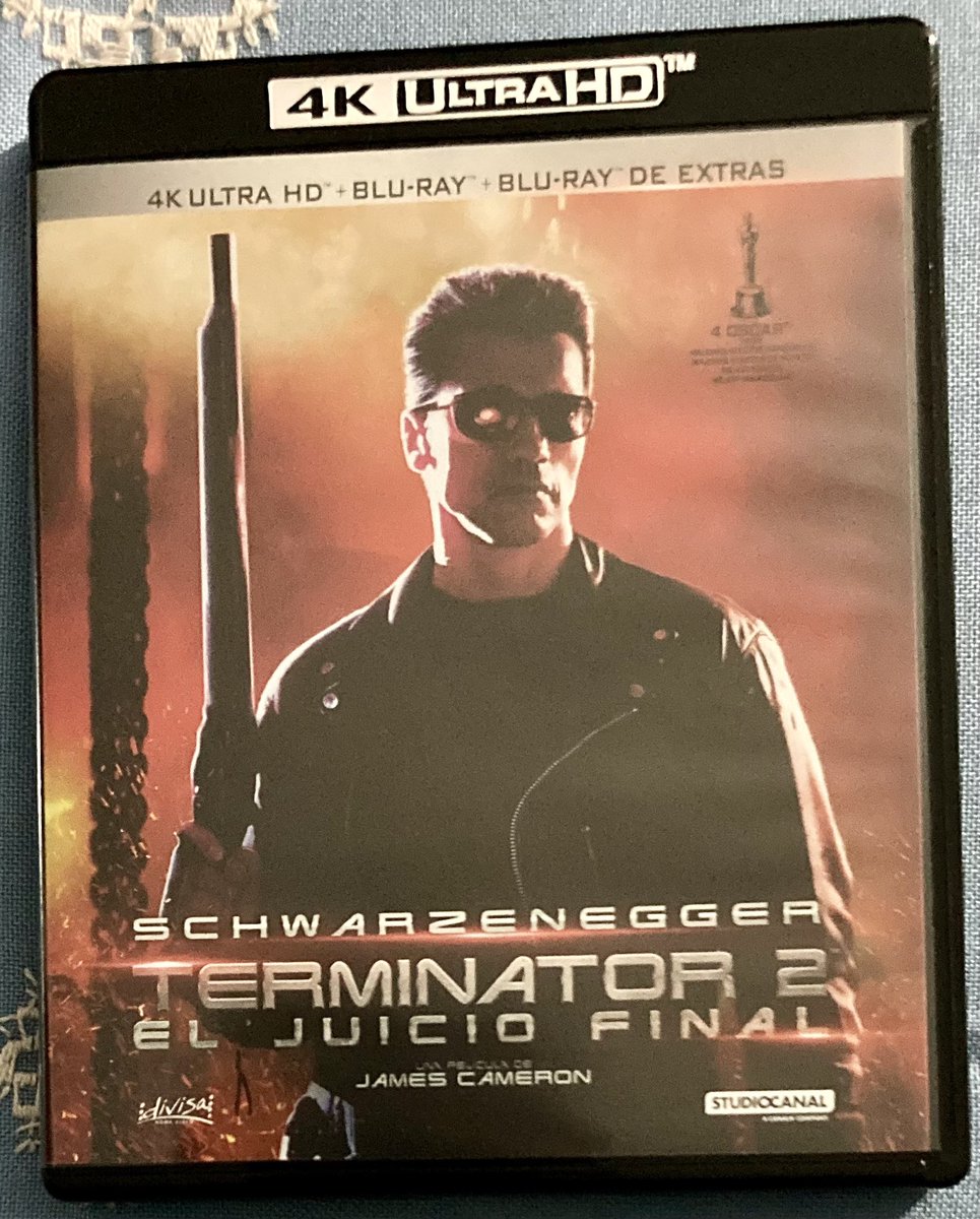 NachoEstrada78's tweet photo. Noche, emblemática, para regresar a Los Ángeles de 1991 con #Terminator2ElJuicioFinal en 4K, remake, con mucho dinero, del original de 1984. 
Posiblemente una de las mejores películas de @JimCameron. No se puede decir mucho más de todas alabanzas recibidas, y suena @gunsnroses ❤️ https://t.co/HiSBPsAh5Y