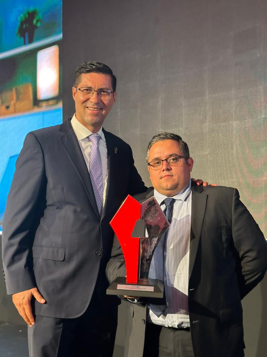 municipio_leon's tweet photo. 🎉 En los 15 años de @AlcaldesMexico, el @SIAP_Leon obtuvo el premio a Mejores Prácticas de Gobiernos Locales 2024 por el manejo sostenible de residuos sólidos en la administración de la presidenta municipal @AleGutierrez_mx. 

Un logro que refleja el compromiso de #León 🌍♻️ https://t.co/EmLw2euMtZ