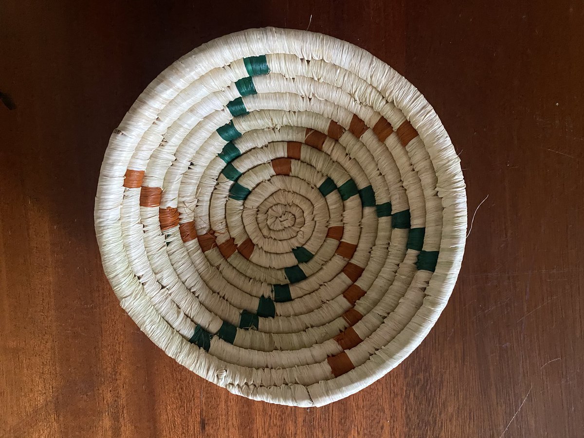 WEAVILEUGANDA's tweet photo. アフリカ��バスケット

#uganda #africa #craft #basket #femalegroup #ウガンダ #アフリカ #クラフト #バスケット #籠 #女性グループ #ハンドメイド #女性支援 #国際協力 #weavileuganda #アフリカ旅行 #テーブルマット #コースター https://t.co/gjutE0JD59