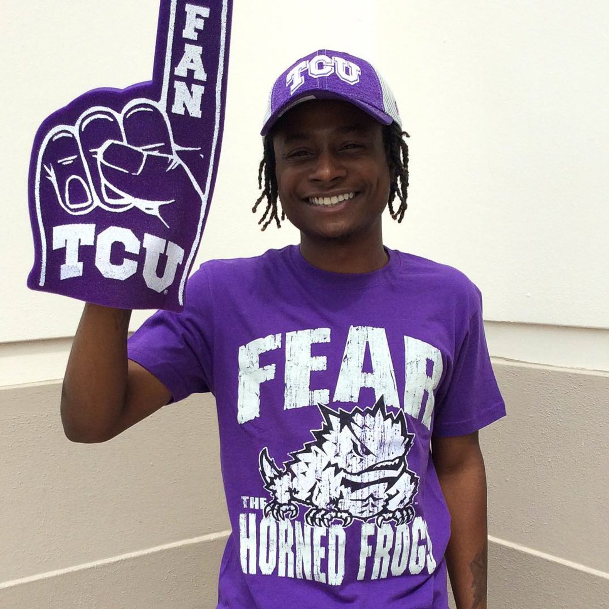 Rally_House's tweet image. 🏈🎉 Hey, college football fans! Ready to gear up for the season? Our NCAA hats will have you looking like the MVP of tailgates! 🧢✨ Whether you’re cheering from the stands or your couch, we’ve got the perfect fit for every fan - brnw.ch/21wMbwJ! 💪 #hatgame #hats #cfb