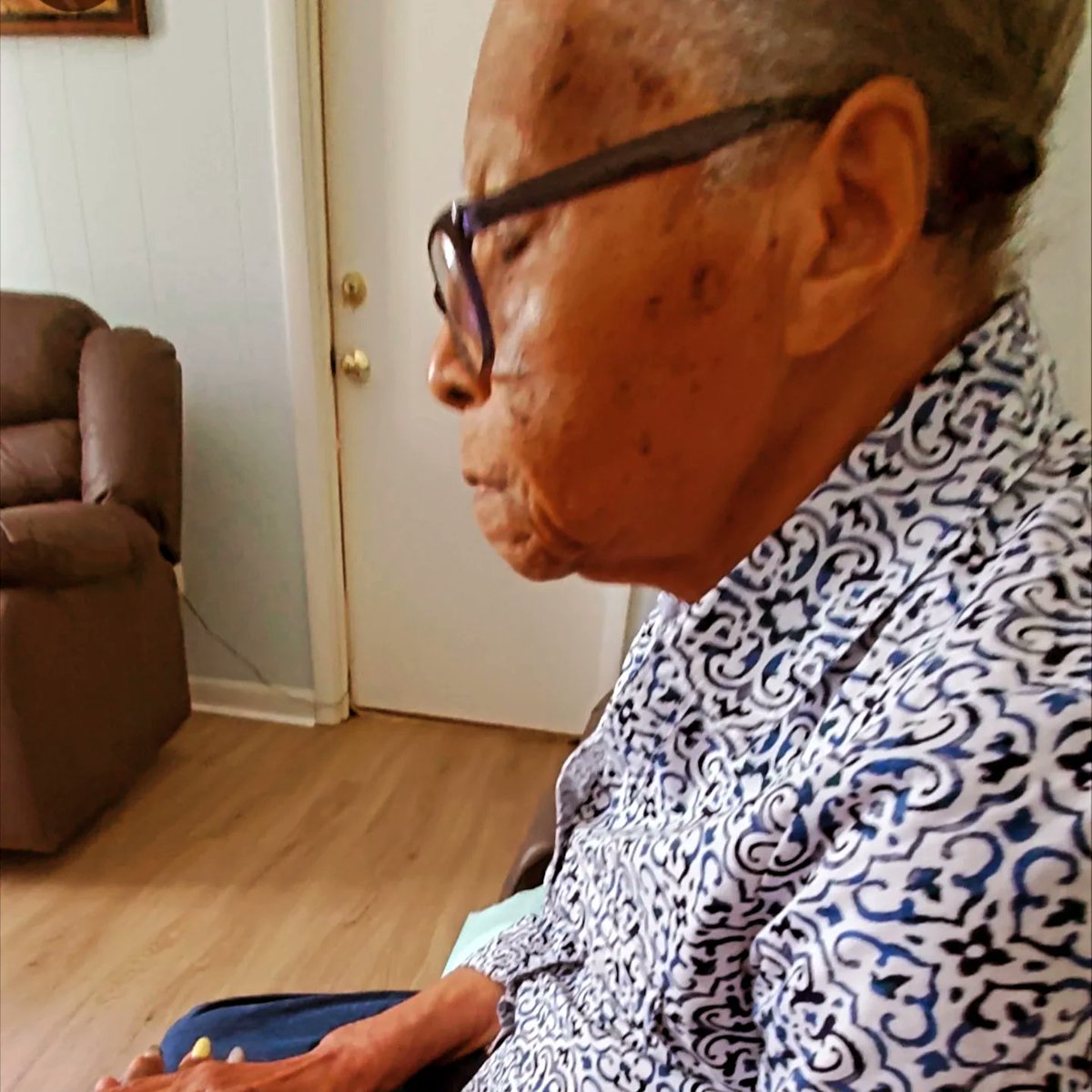 fearless630_'s tweet photo. 👑🎉🌹♍ Happy 99th Birthday to my Living Grandma Katie Rose! God is so merciful. No sickness or ailments. My Daddy who is 71' yrs young mother! #Bkfinest Bi-way of Tuskegee Alabama!! Raised 3'girls and 1'Boy! 8 grandchildren and 11 great-great grandchildren https://t.co/UqXYX2U2Jr