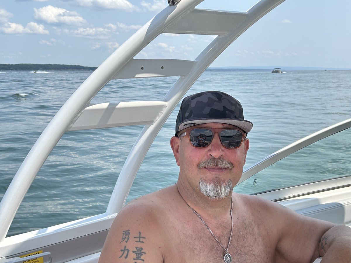 Happy Birthday ⁦⁦<a href="/CoachHobart/">Brian Hobart</a>⁩ !! Looking forward to celebrating you at Pearl Jam tonight! 🎸🍻🎶🎉🎈🎂