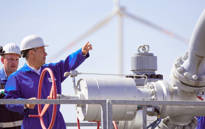 Kl_Stone's tweet image. Am 29.08.24 liegt der Füllstand der #GASSPEICHER bei 94,96% (+0,16)

Die Vorgabe von 95% zum 01. November wird 2024 damit wohl schon im August erreicht.

Wir können also auch den 3. Winter nach dem russischen Lieferstopp ohne Panik und Heizlüfter-Hamsterkäuf entgegensehen.