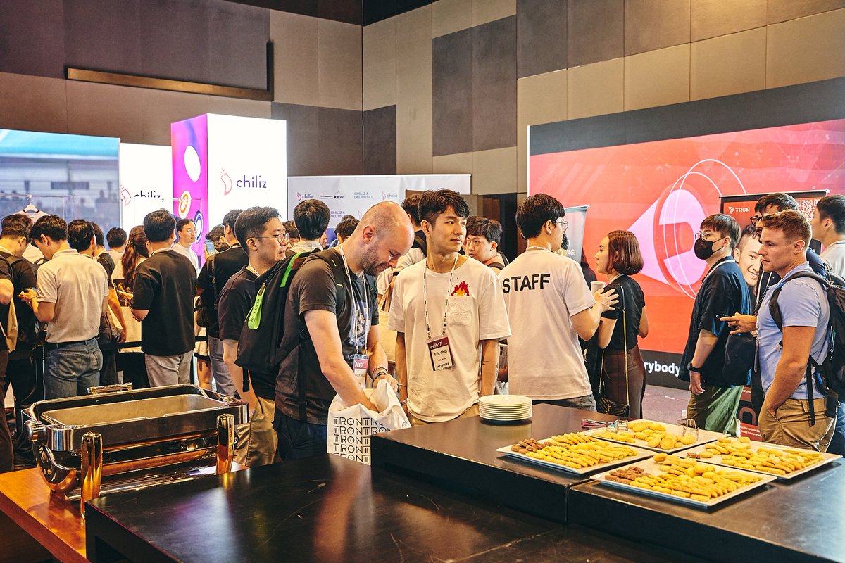 kbwofficial's tweet image. #KBW2024 is quickly approaching ⌛

Let&apos;s look back at last year&apos;s #KBW2023 as we prepare. Interact if you&apos;re ready for a week full of fun!

Get your tickets 👉 tickets.koreablockchainweek.com