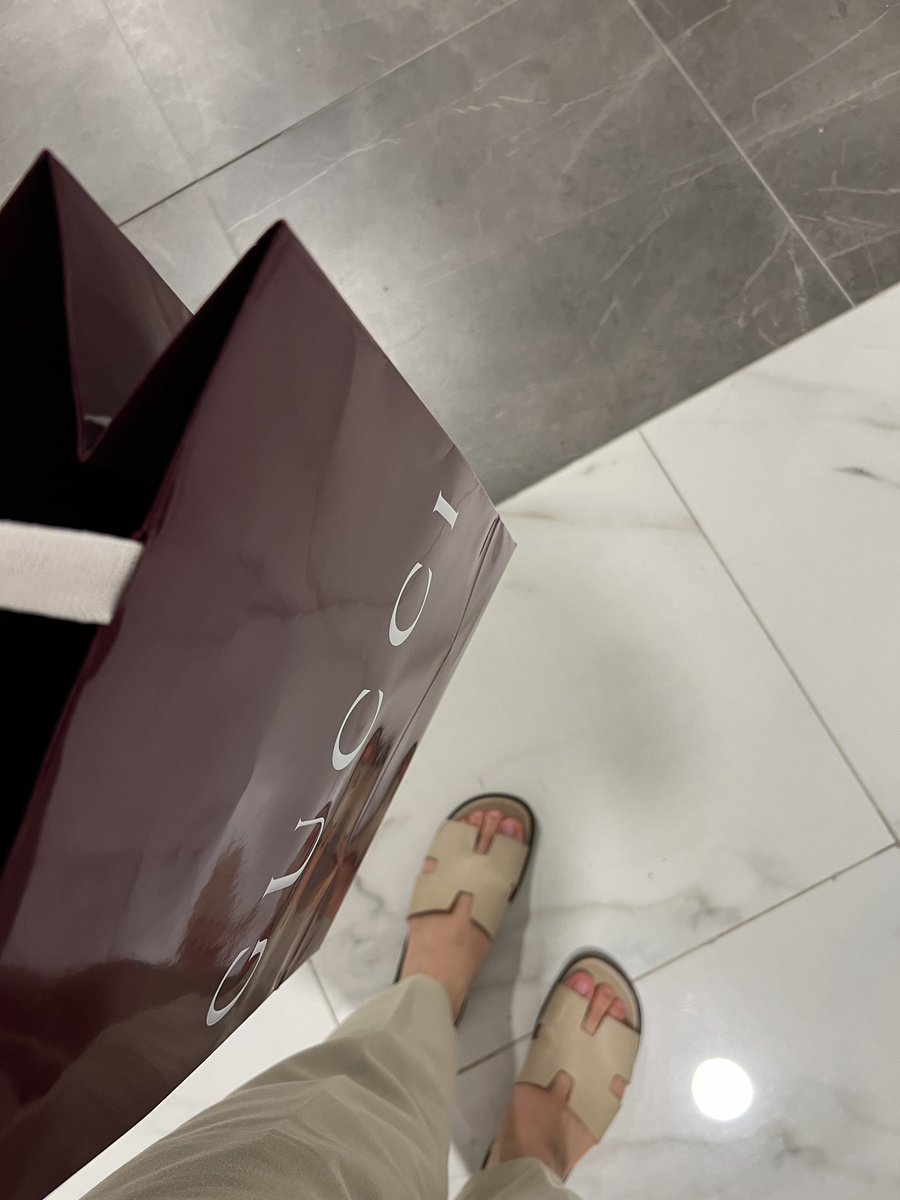 angeloRamirez29's tweet photo. Retail therapy 🍃 https://t.co/uYwguK55IN