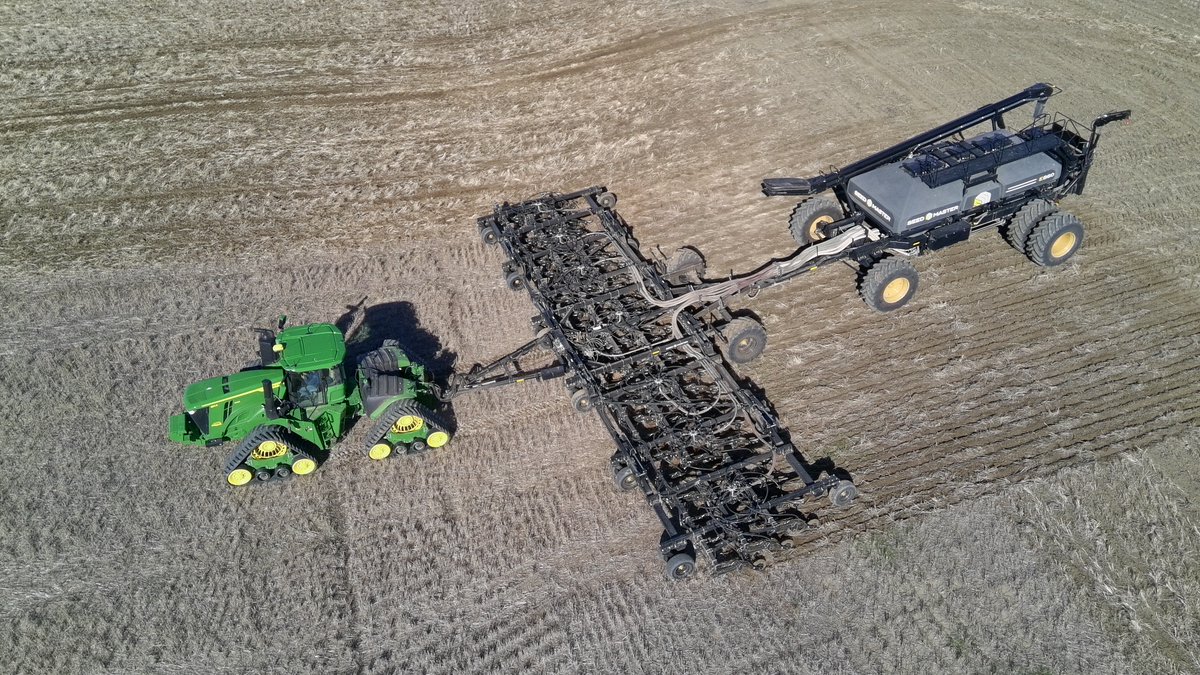 SeedMasterMfg's tweet image. The weather is cooperating a little more today. More winter wheat going in north of Valier, MT. #E860 #SMS7012 #SeedMaster