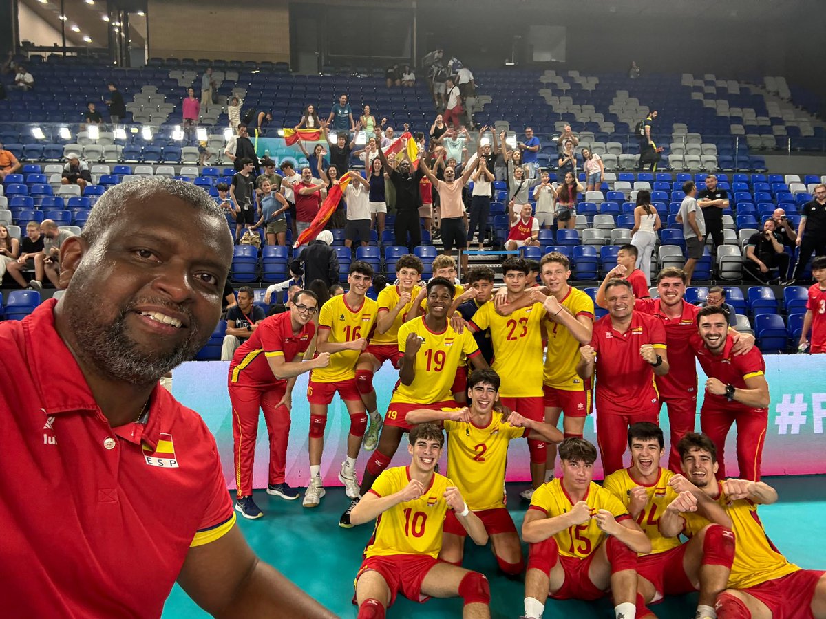 #Sub17Masculina | HOLA, FAMILIA 👋🏽
Tenemos NOTICIÓN ⤵️

💥 Estamos en SEMIFINALES del MUNDIAL Sub17 🥳

I N C R E Í B L E 🔥

ENTRE LOS CUATRO MEJORES DEL MUNDO >> Lo de estos chicos no tiene nombre😱

VICTORIA ante BÉLGICA >> 2️⃣-3️⃣✅

SEMIFINAL 👉 MAÑANA VS Argentina 🇦🇷 19:00 ⏰
