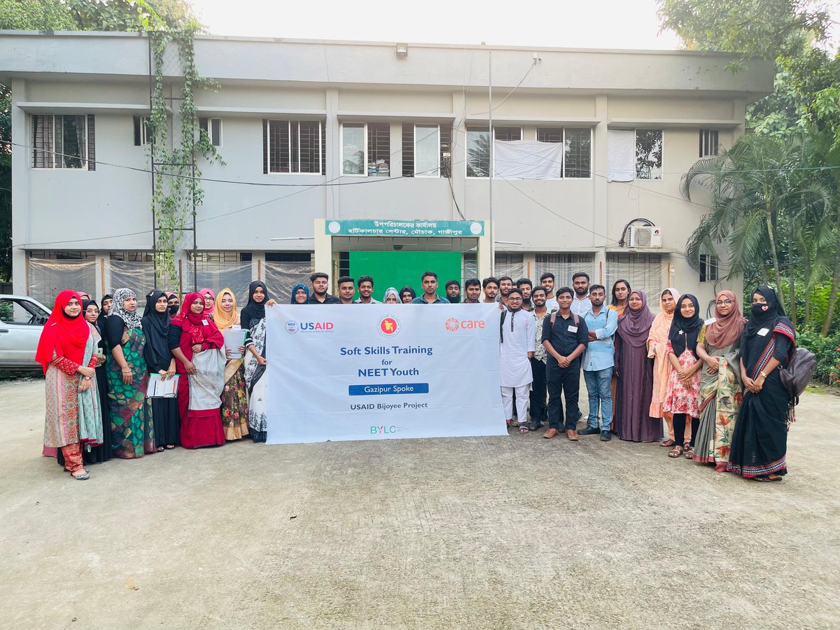Prafulla_BD's tweet photo. Members of @Prafulla_BD participated in a 5-days soft skills training course under the supervision of USAID BIJOYEE project and conducted by Bangladesh Youth Leadership Center.Thanking and expressing gratitude to the trainers and managers.
#PrafullaBD #USAID #BYLC #BijoyeeProject https://t.co/Y93unfDHyz