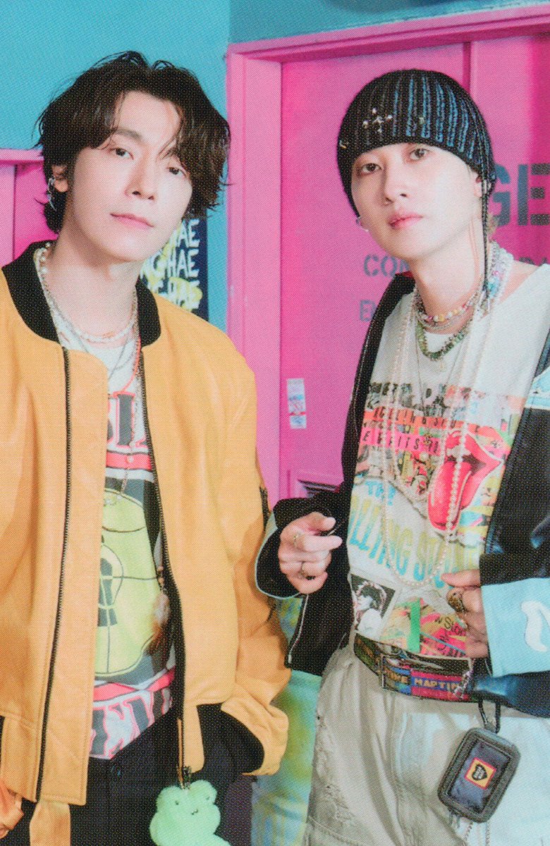 muchie05's tweet photo. [SCAN1] Super Junior D&E 2nd Mini Album_You&Me - Type C D&E PC No.5 💙

🐯🐰 D&E version 💛🖤
(Those ear cuffs should have a closer photos, they look so hot wearing them🔥🔥)

#SUPERJUNIOR #슈퍼주니어 
#SuperJuniorDnE #슈퍼주니어DnE
#은혁 #EUNHYUK @AllRiseSilver
#동해 #DONGHAE @donghae861015
@SJ_DnE_official @SJ_DnE_JP
#오드엔터테인먼트 #ODE엔터테인먼트
#애니 #ANNIE @SJofficial @leigh1381
#ThankYouDnE 
#WeLoveYouDonghae 
#WeLoveYouEunhyuk 
#SuperJuniorDnE_YouandMe
#YOUANDME