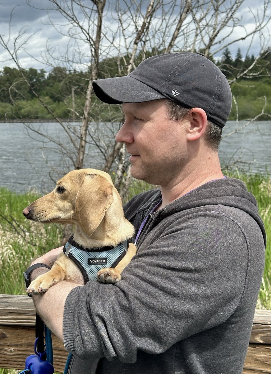 GiganticBucket tweet media