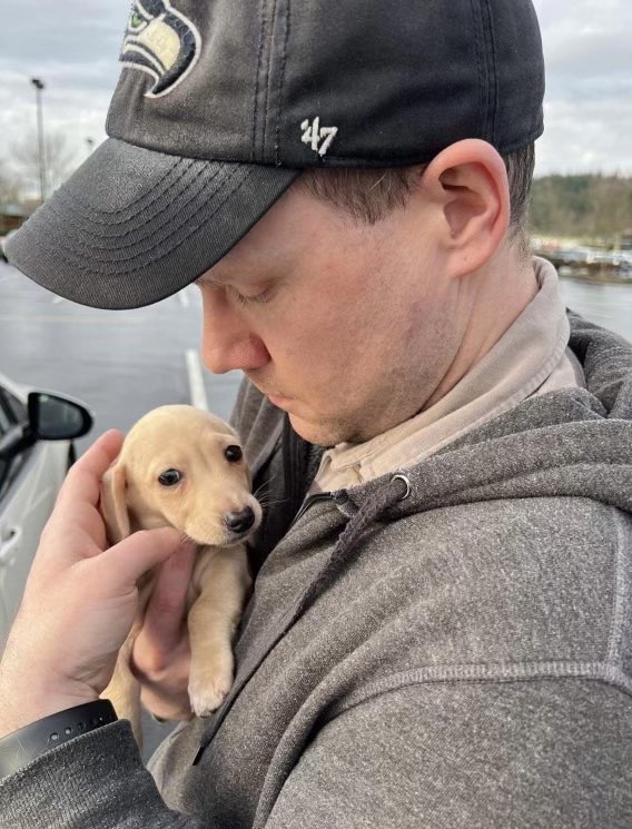 GiganticBucket tweet media