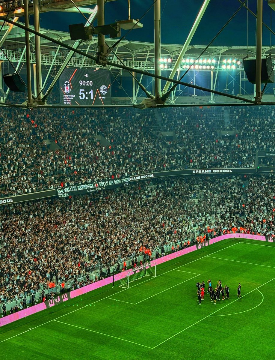 Beşiktaş adamın am.na koyar !!
🦅🦅
 #BJKvLUG