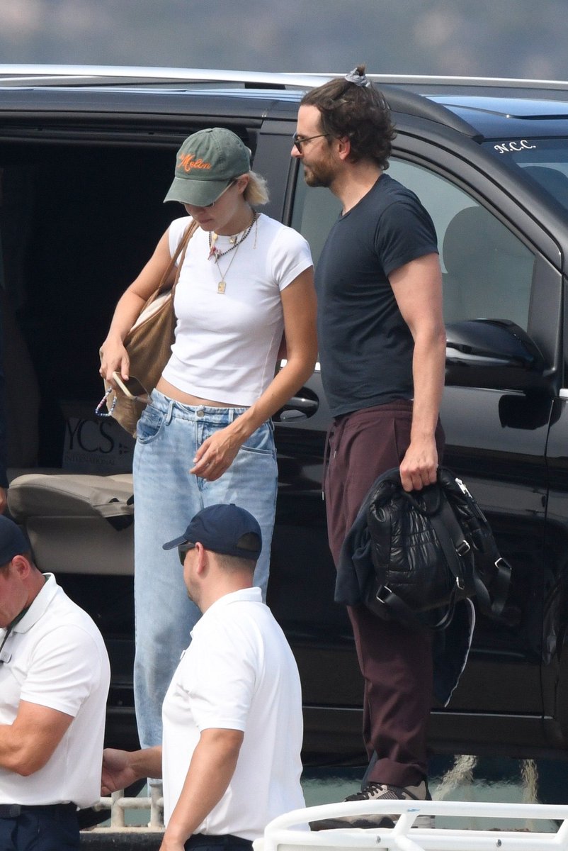 📌Gigi Hadid ontem em Sardenha com o Bradley Cooper.

28/08