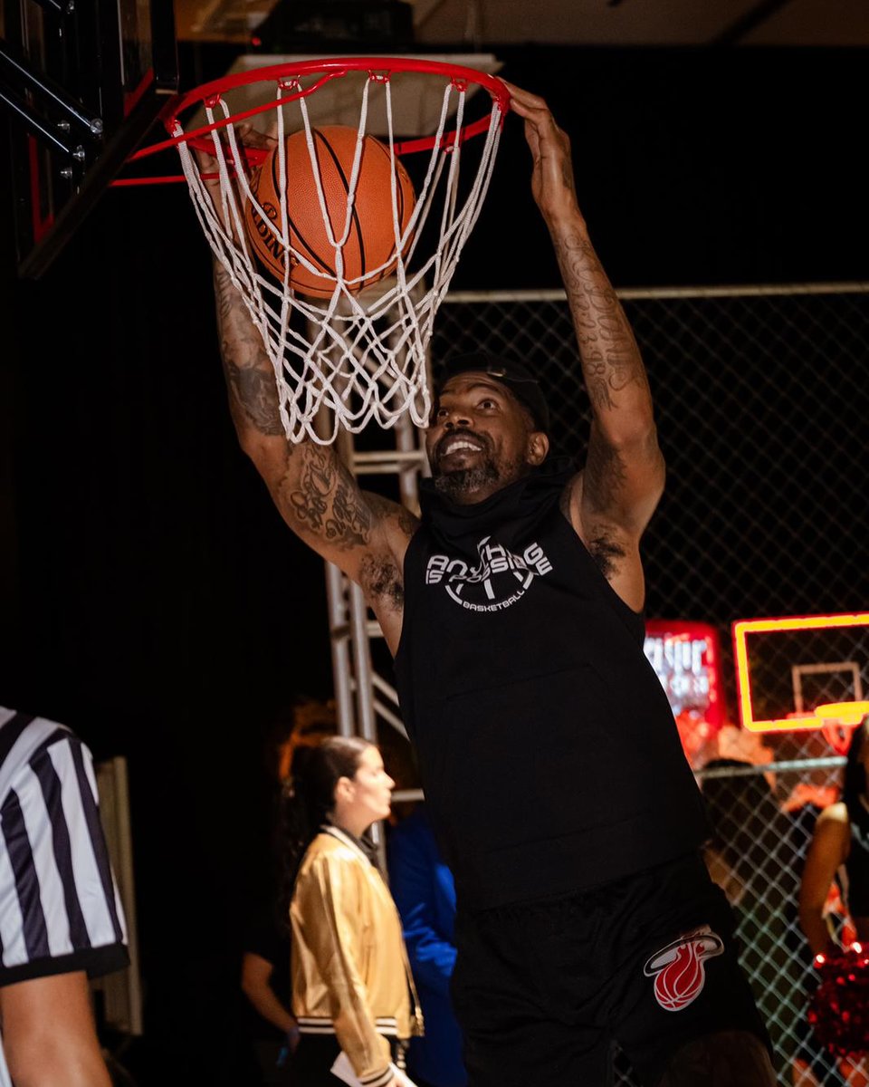 The love for the game ain’t never changed ⚓️ <a href="/HardRockHolly/">Seminole Hard Rock Hollywood</a>