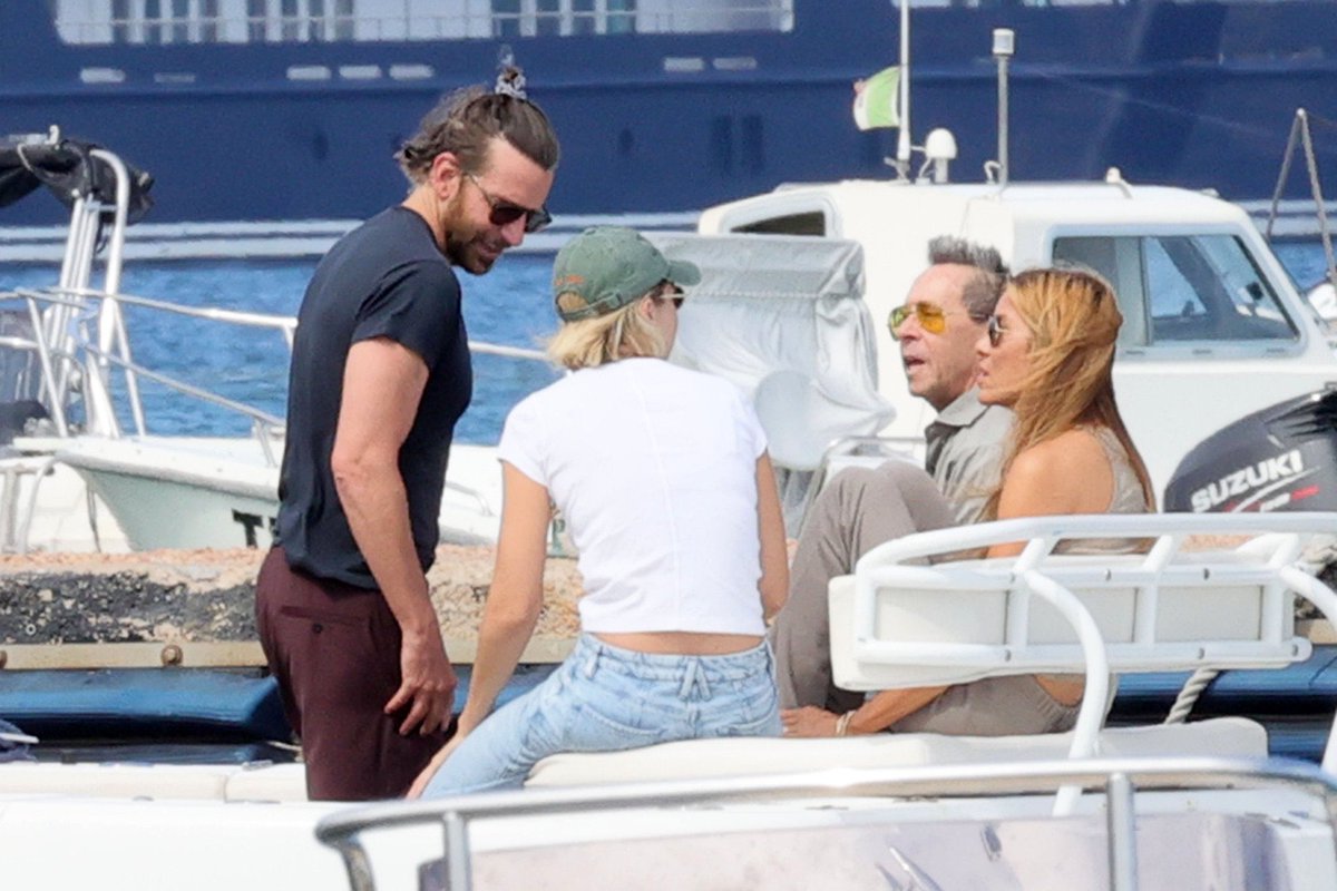 📌Gigi Hadid ontem em Sardenha com o Bradley Cooper.

28/08