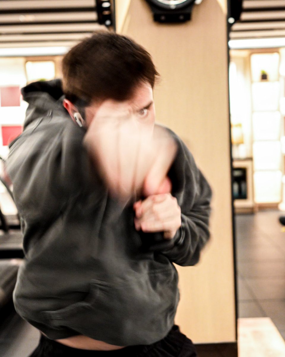 mrbanotto's tweet photo. Train like you’ve never won. Fight like you’ve never lost 🕊️ https://t.co/6u5KAvdBsh
