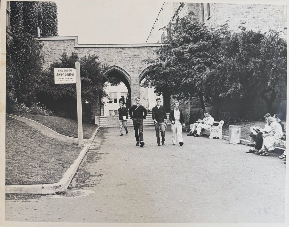 Throwback to 1947! 📸 Did you know we were once San Diego Junior College, sharing our campus with San Diego High School? Even though we don’t currently share a campus, they’re still our neighbors!

Original photograph by Ben G. Thomas 

#TBT #sdcitycollege #sdcitycollegelibrary