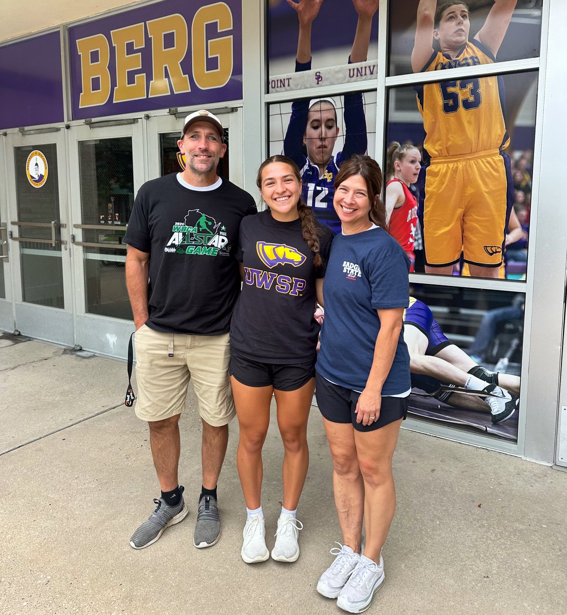 UWSPWBB's tweet image. They’ve come from all over the Midwest, but this☝️didn’t have to travel too far…

A MASSIVE Welcome 🙏 to freshman @alaynapanich11 &amp;amp; her parents‼️

Couldn’t be more pleased to have this @WautomaGBB 🏀 product in purple &amp;amp; gold for the years 🗓️ ahead

💜 #Pointers 🦅 #FlyHigher 💛