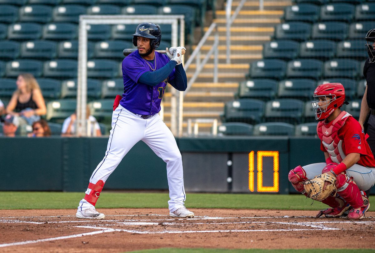 JohnVittas3's tweet photo. #MNTwins OF prospect Emmanuel Rodriguez will begin a rehab assignment with the Low-A @MightyMussels tonight in Fort Myers.

It will be his first game action since July 8. https://t.co/H68E08yi7v