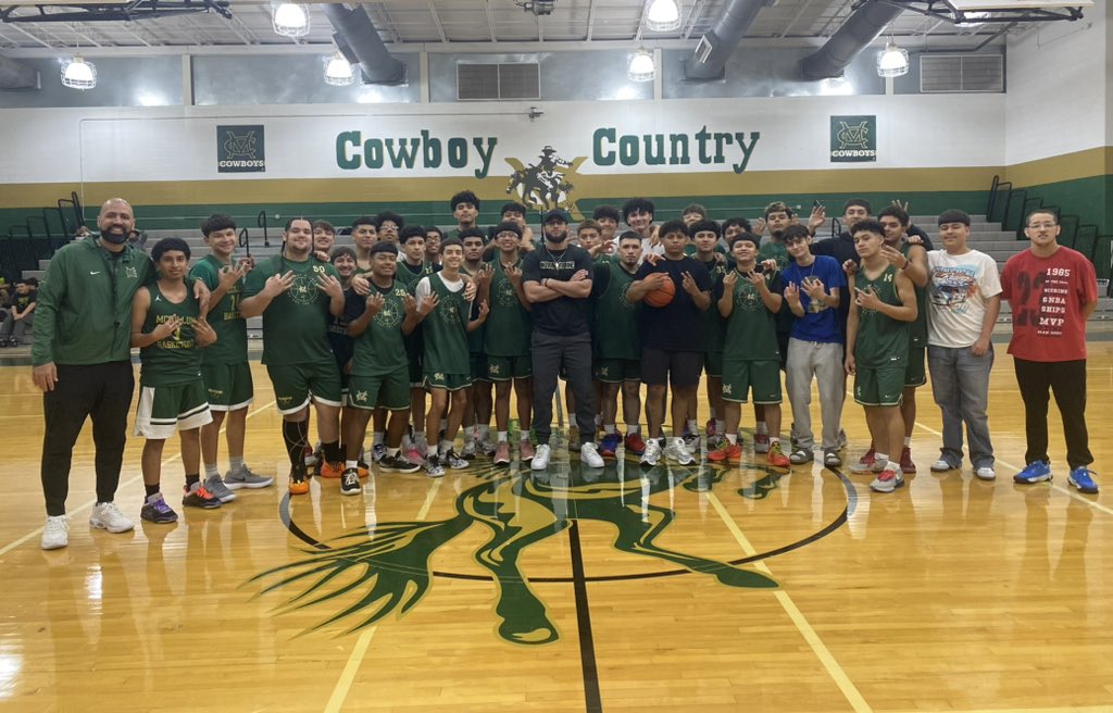 Happy Birthday to coach Landin who turns the big 3️⃣3️⃣ today!!!