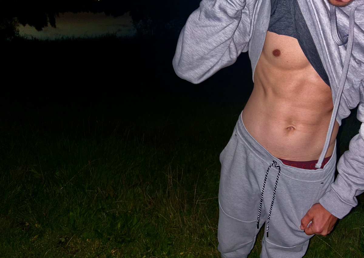 MasonRideX's tweet photo. quick abs check 😉
#sexy #abs #kinky #daddy #nature https://t.co/03nq2UszZp