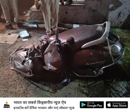 MohitShah199811's tweet photo. @AshokParnamiBJP @ravinayyarbjp @RafeekKhanInc @MumbaichaDon @rishibagree @ThePollLady @thakkar_sameet @satyagodara कुछ और प्रमाण या सबूत। सख्त से सख्त कार्यवाही की जाए।  यह कंप्लेंट 30 मई को ही कर दी गयी थी नगर निगम से। यह 2 पहिया वाहन भी मेरा है जिसका हाल देख सकते है और दूसरी फ़ोटो मेरे पापा की है जिनका हाल आप देख सकते है। नीचे link पर पूरा इंटरव्यू है। 
@narendramodi
https://t.co/cStFrNHX3M https://t.co/5bUyp23NLQ