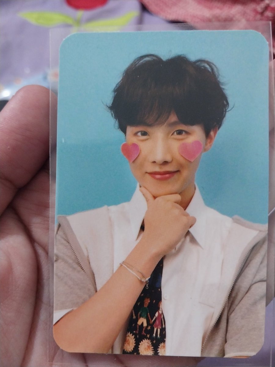 rkiveartts's tweet photo. 💌 feedback positivo para a @koobicollect que me vendeu esse hobi, muito bem embalado, uma compra tranquila e foi rápido também além dos mimos que eu amei https://t.co/G6nDKf5Ko6