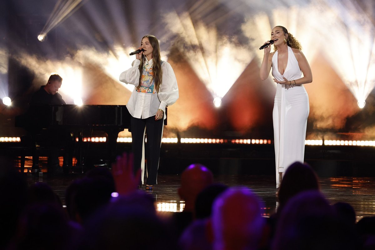 lorenallred's tweet photo. Sharing the stage with the amazing @Lauren_Daigle on @AGT last night was EVERYTHING!  Thank you, AGT, for such a special night 🥰🎤 https://t.co/eTywlaQcZH
