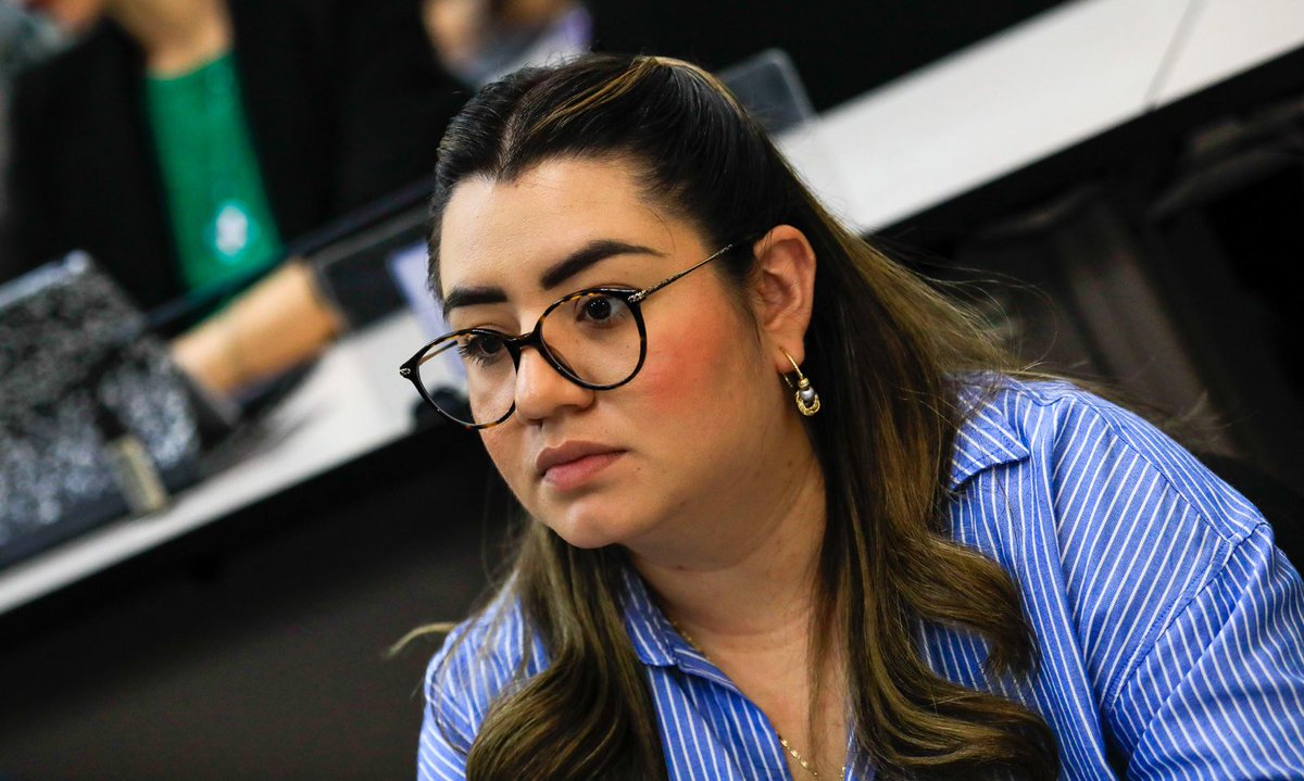 <a href="/cancilleriasv/">Cancillería de El Salvador 🇸🇻</a> Por otro lado, hablé sobre nuestros tres ejes de acción:

1⃣ Relaciones internacionales
2⃣ Inversiones y comercio
3⃣ #DiásporaSV y movilidad humana

Agradezco este espacio y reafirmo mi compromiso con continuar trabajando para el beneficio de los salvadoreños.