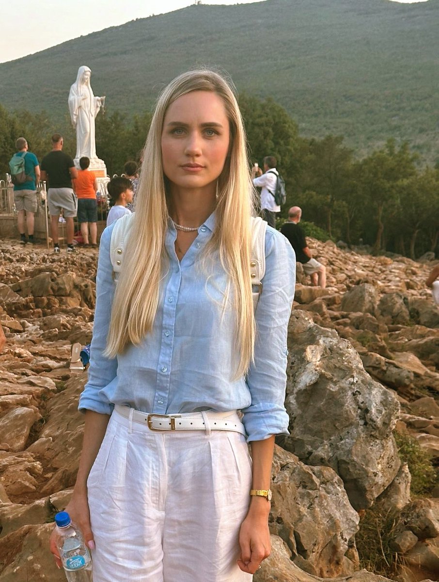 Alex Królewska tweet media