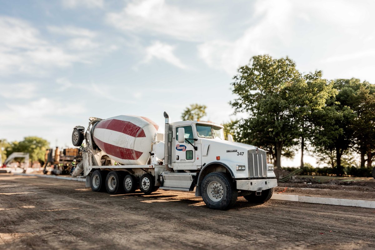 Gettin' work done out here in Beatrice! 33rd &amp; Lincoln is looking good 👀 Always great to work with Beatrice Concrete Company!