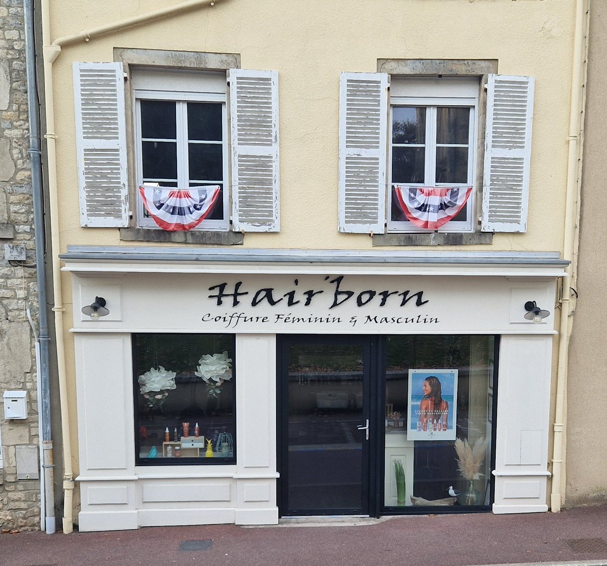 Usually, I don't like that almost all hairdressers (at least in Germany) do some stupid puns with 'hair', but at this coiffeur in Ste. Mère Eglise I had to smile. #dday #airborne