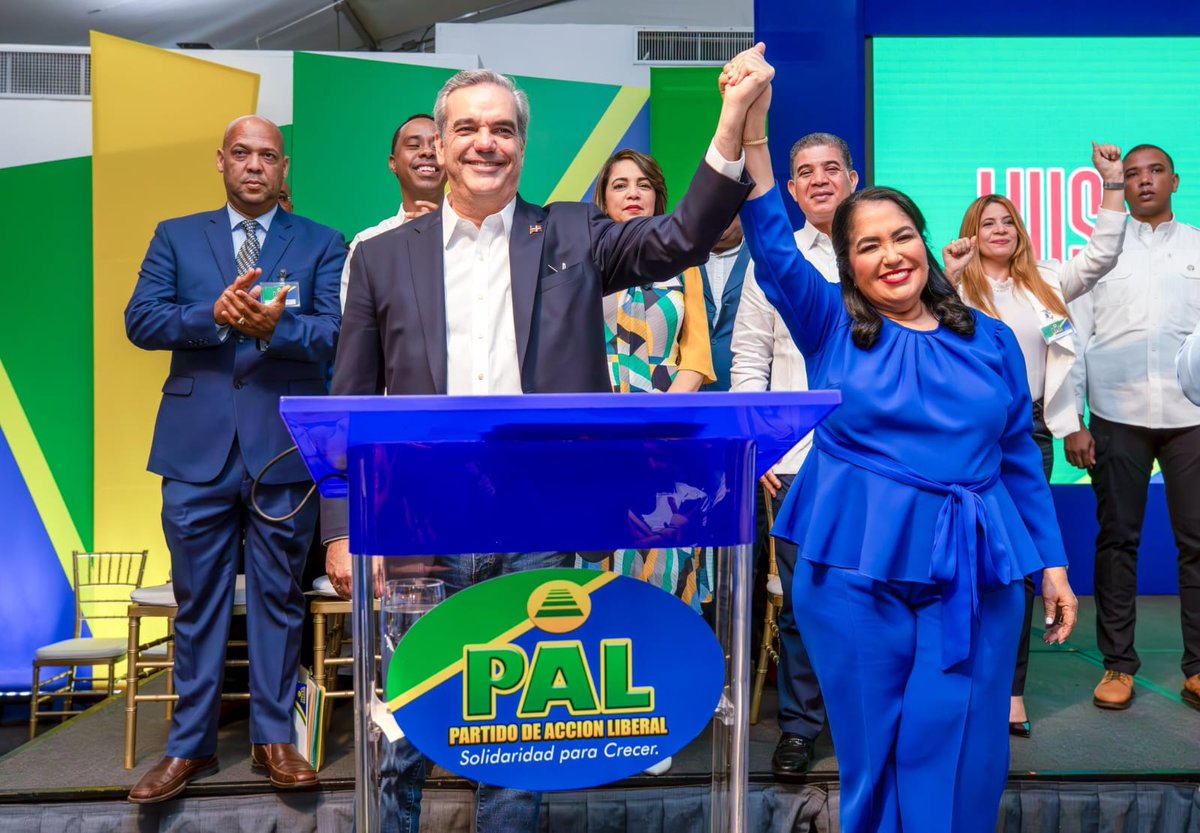 Pasó a apoyar a Luis Abinader y al PRM y hoy le salió su decreto.
Los votos del PAL por elecciones presidenciales son:
2024 = 9,292 votos.
2020 = 9,379 votos
2016 = 13,738 votos
2012 = 21,034 votos