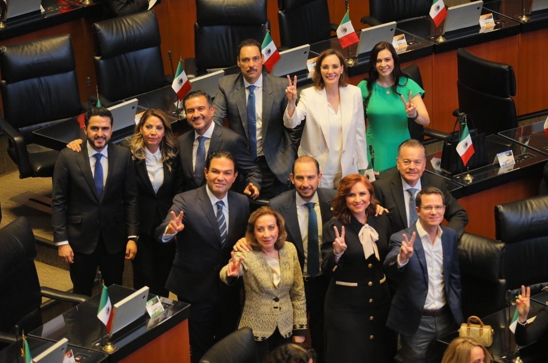 OpinadorRet's tweet photo. Hay más órdenes de aprehensión, evasión fiscal y tráfico de influencias que iniciativas e ideas en la bancada del PAN. 

El pueblo está feliz, disfrutando lo votado https://t.co/XZsidZwF2e
