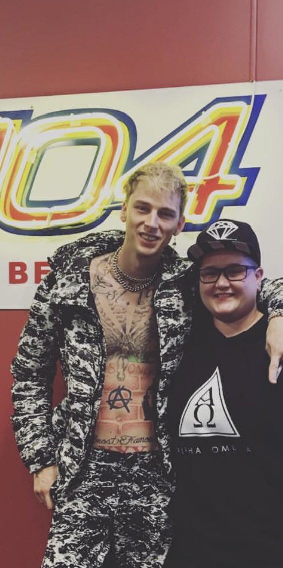Boss_19xx's tweet photo. @machinegunkelly just found out you’re going to be in WV this weekend. I try to catch you everytime you’re close! Apparently at the last minute the game is sold out 😩 anyways, what are the chances after I can buy you a drink?! 😩😩😩 #Est #19xx https://t.co/VaIdUbT9sv