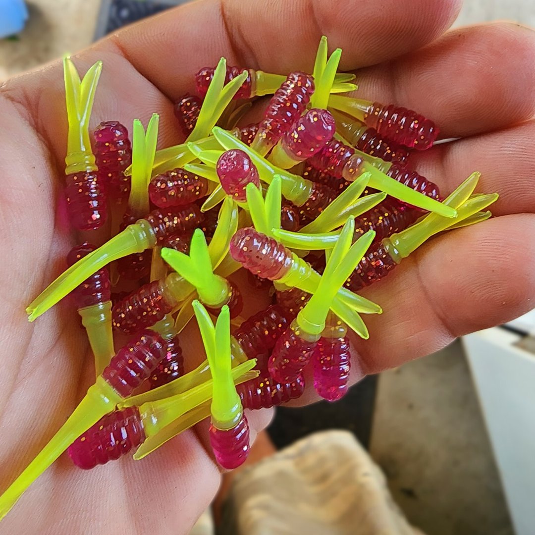 CrappieNow's tweet photo. Who doesn't love Hilltopper? 🎣 #TOPHATJigs brought back this fan favorite in the Small Fry! Its chartreuse tail shines in murky waters and attracts crappie. A must-have tackle box addition!

https://t.co/rukiKgJoA3

#Hilltopper #SmallFry #GuppyGobbler #FishingFavorites https://t.co/nJkO8iVris