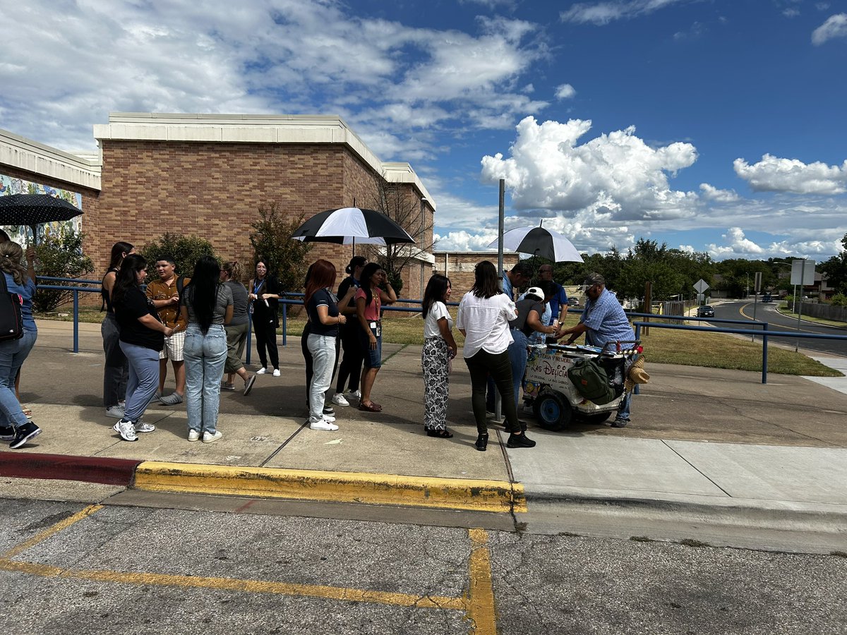 LisaG2_AISD's tweet photo. @WooldridgeElem is supporting our local paleta man! @JuanCardenas987 bought popsicles for all the staff after a hot dismissal! #quailpride #goquails #weareaisd @katrinabailey08 https://t.co/e2DdRHMfIr