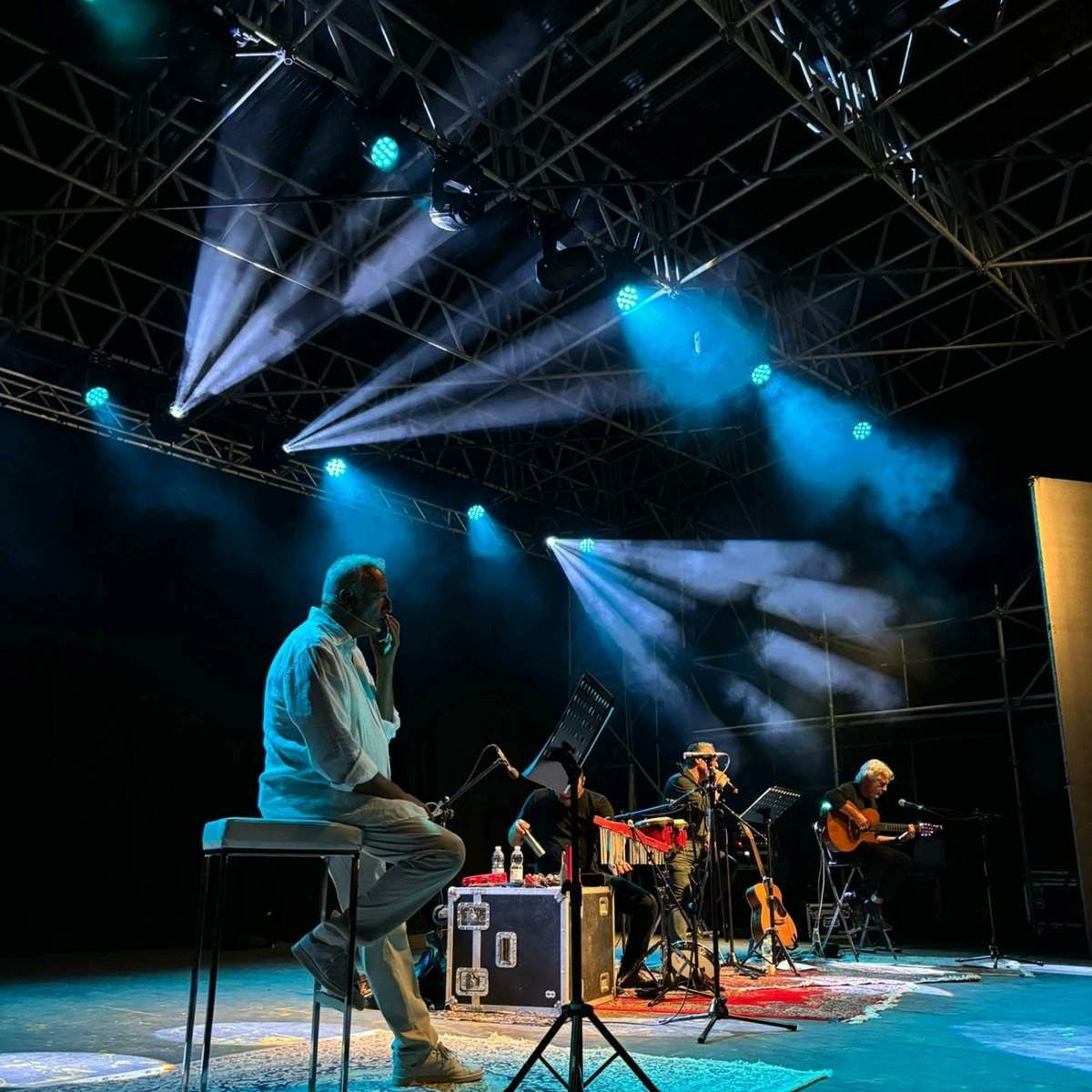 Il pubblico del Castello di Santa Severa non delude mai!
Anche questa sera tutto pieno per I' TE VURRIA PARLÀ - Cronache da una canzone napoletana.