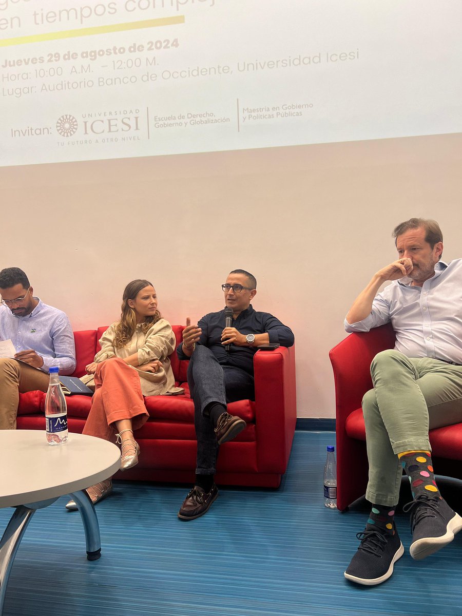 Hoy en <a href="/icesi/">Universidad Icesi</a> participando en el seminario “Gobernanza Colaborativa y Gestión de lo Público” en tiempos complejos. Organizado por <a href="/valencia_inge/">Inge Helena Valencia</a> directora de la maestría en Gobierno y Políticas Públicas, y demás profesores de la facultad. Iniciamos en un interesante panel