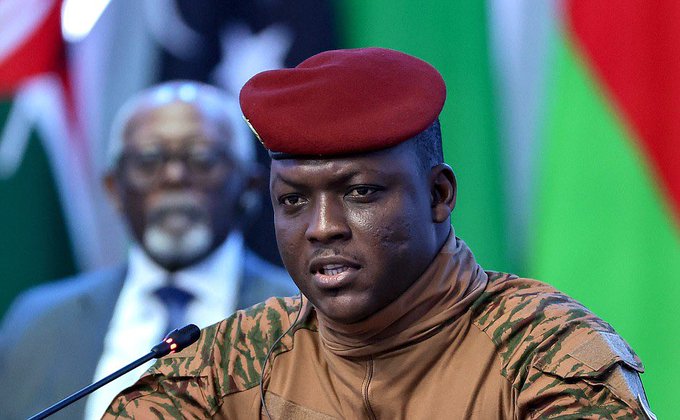 AfricanHub_'s tweet photo. Burkina Faso President Ibrahim Traore:  

Africa's time of slavery to foreign regimes is over. https://t.co/bg6E0NxNp9