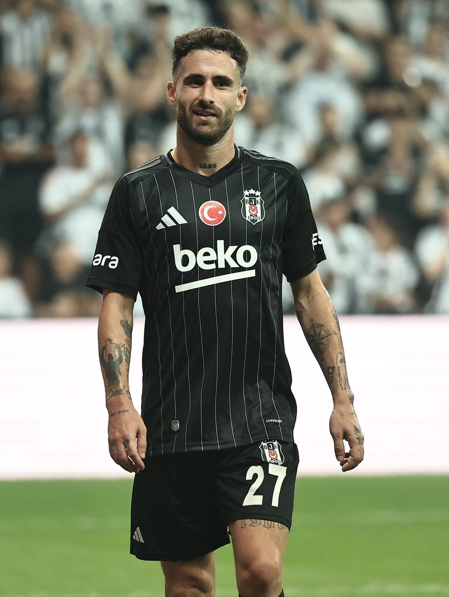 KartalRecord's tweet image. 🖤 Onu bir kelimeyle anlat.