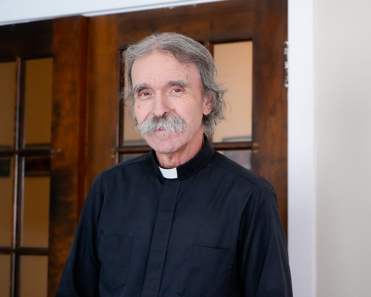 MundeleinSem's tweet photo. Deacon Bob Puhala, the Director of the #DeaconFormation Programs for @archchicago
and the Coordinator of Deacon Formation Programs at USML, retires after more than 20 years of faithful service. Read the full story at https://t.co/ASBGD64xUW. https://t.co/TjqXAGhdei