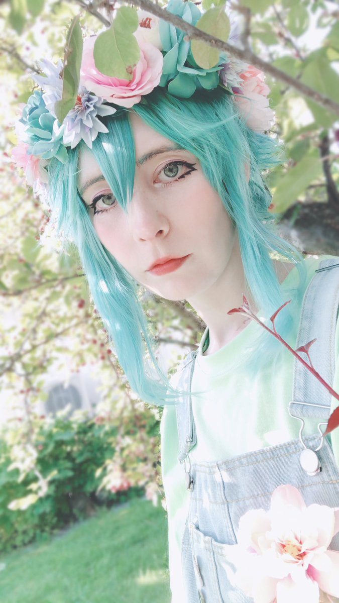 Basil_is_adorbs's tweet photo. 🌸🌸🌸
#omori #omoribasil #basilcosplay https://t.co/VGpVbt7S1A