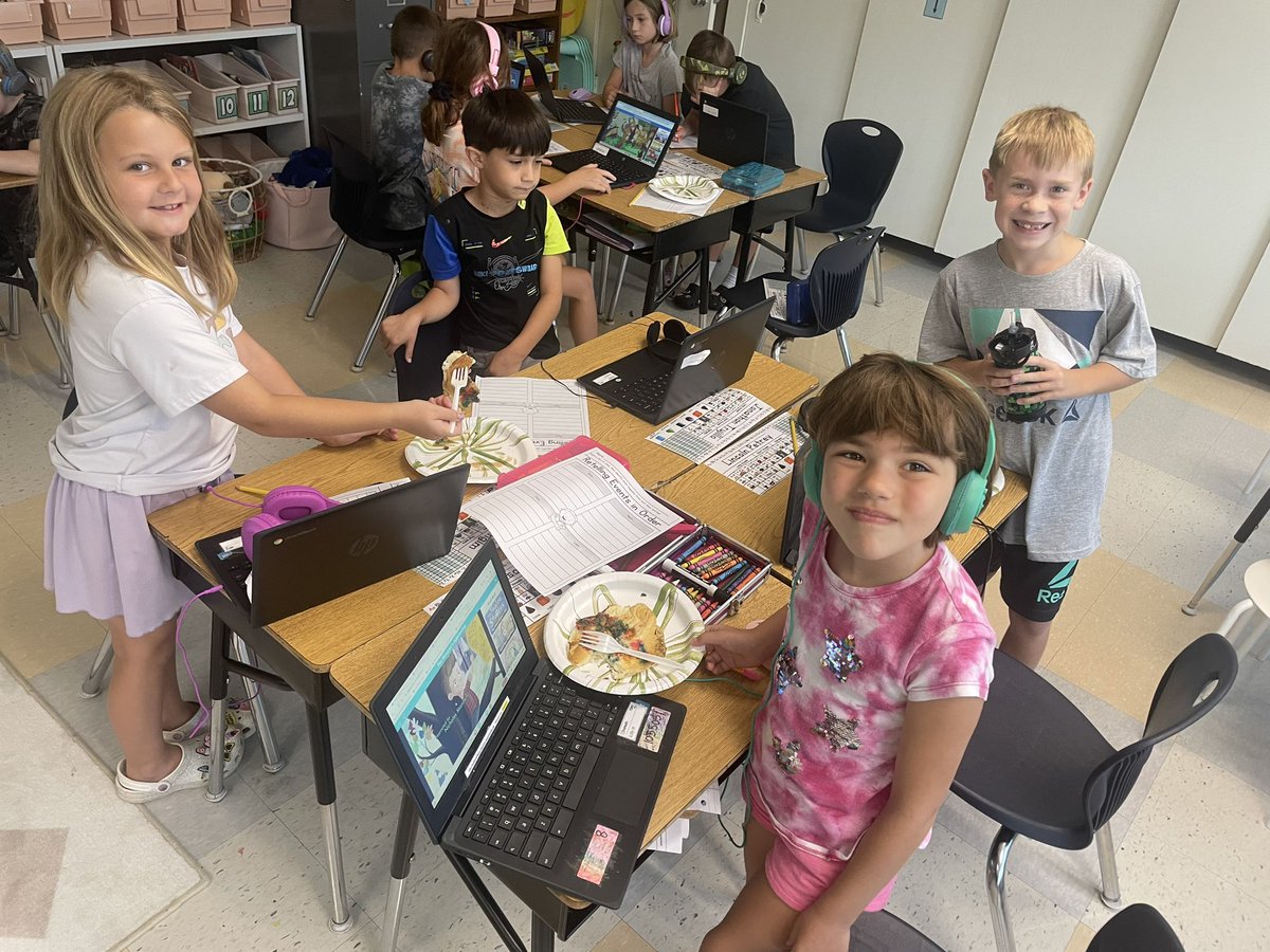 mrsharrrington's tweet photo. Miss Elkus’ second graders made “colossal pancakes” today! A culminating activity from the tall tales of Paul Bunyan. Yum! #kcsdropedintoreading @RylandElem @Amplify https://t.co/hbN3wVFBYH